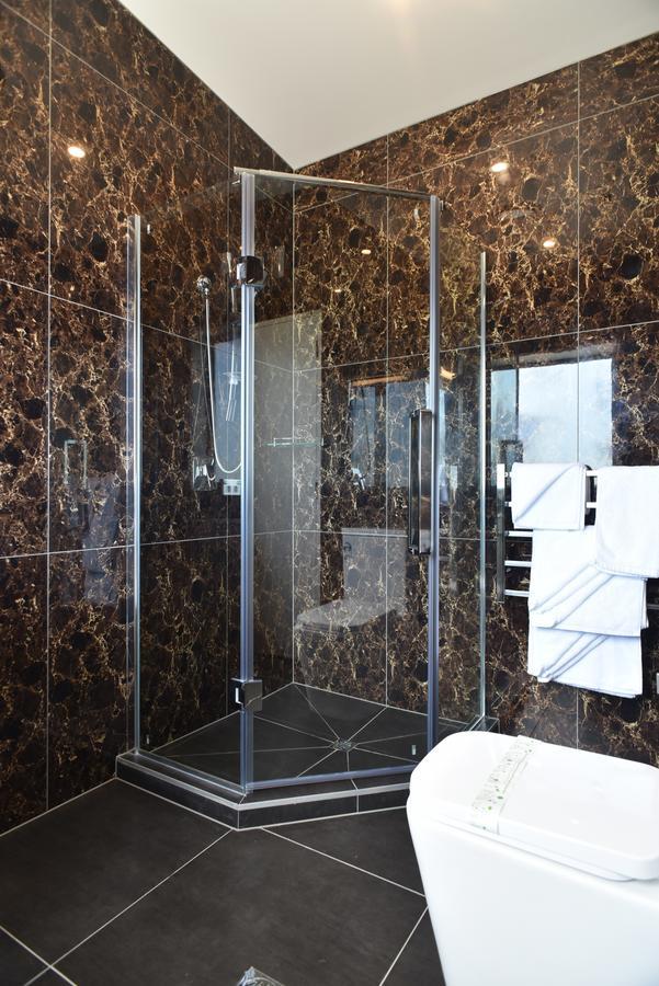 Bealey Plaza Motel Christchurch Exteriér fotografie A shower cubicle