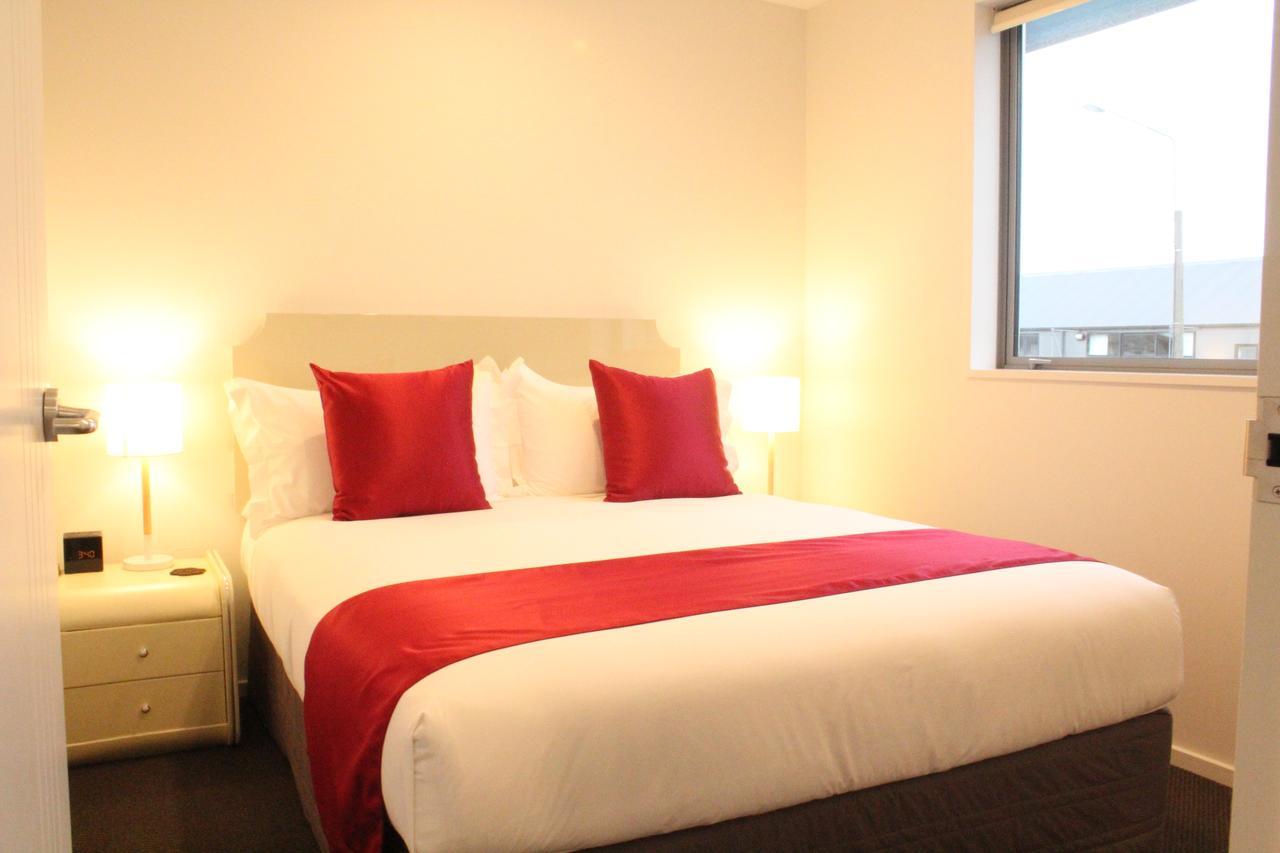 Bealey Plaza Motel Christchurch Exteriér fotografie A bed with a bed runner