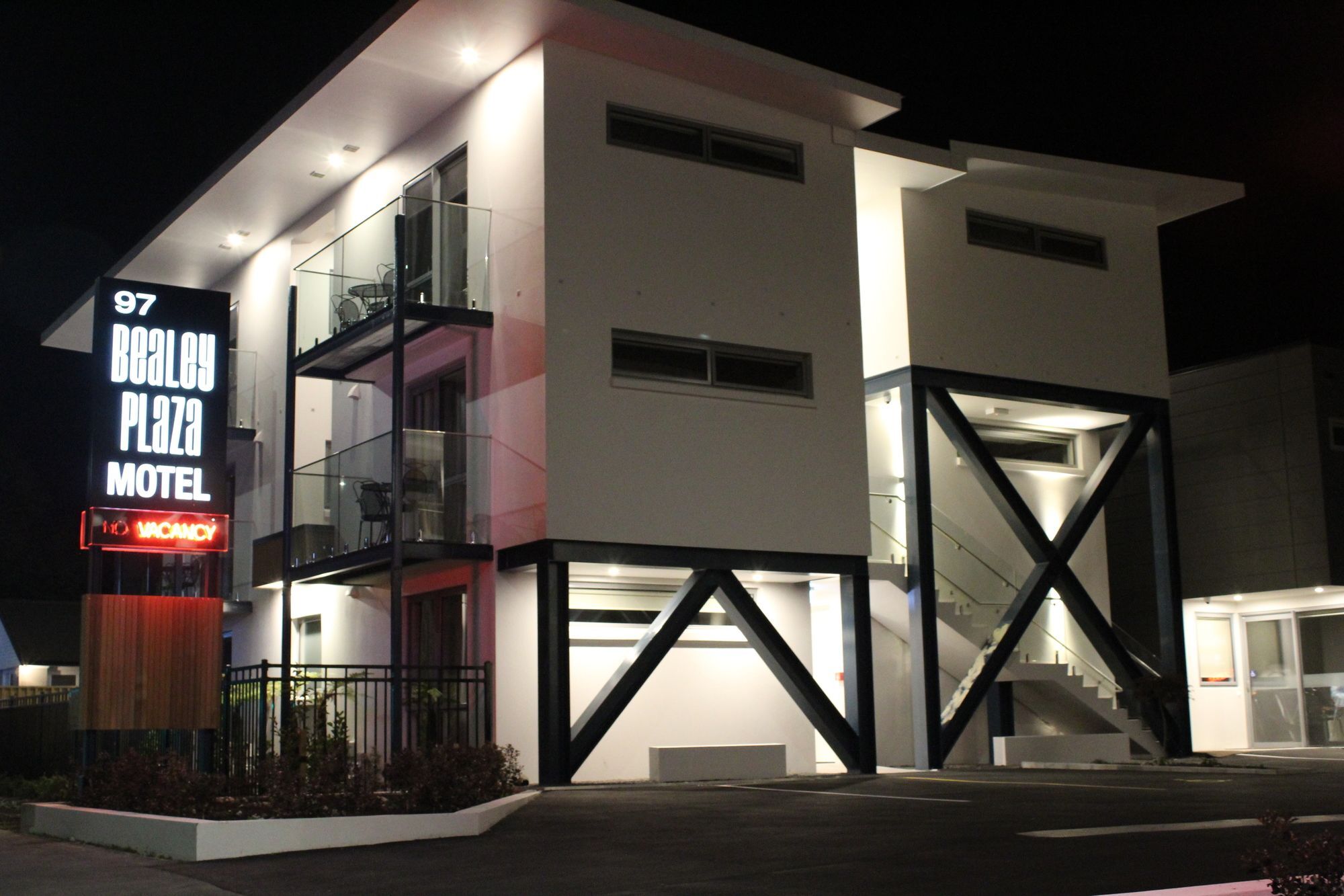 Bealey Plaza Motel Christchurch Exteriér fotografie The Beacon Plaza Motel at night
