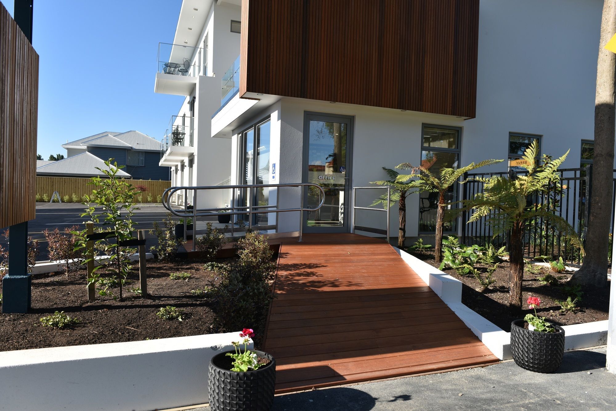 Bealey Plaza Motel Christchurch Exteriér fotografie A modern house in the suburb of St Johns